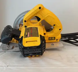 DEWALT 7-1/4-Inch Circular Saw (DWE575)