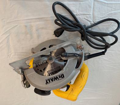 DEWALT 7-1/4-Inch Circular Saw (DWE575)