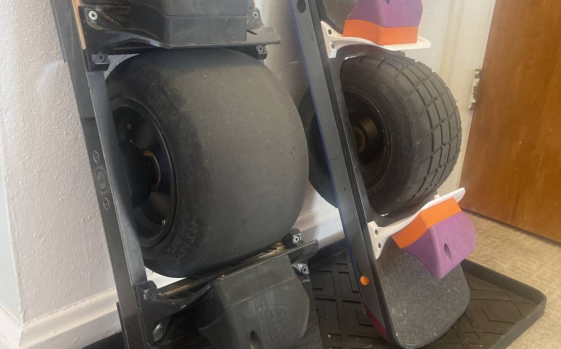 Onewheel XR Growler or Onewheel Quart both with Fangs and FlightFins