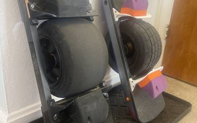 Onewheel XR Growler or Onewheel Quart both with Fangs and FlightFins