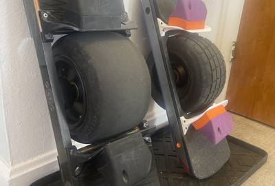 Onewheel XR Growler or Onewheel Quart both with Fangs and FlightFins