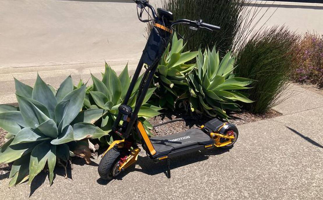 INMOTION RS ELECTRIC SCOOTER