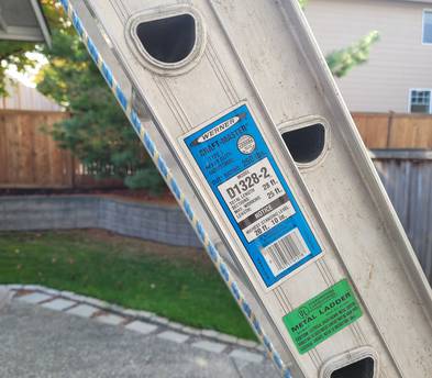 Werner 28 ft. (25 ft reach) Aluminum Extension Ladder + Ladder Stabilizer / Standoff