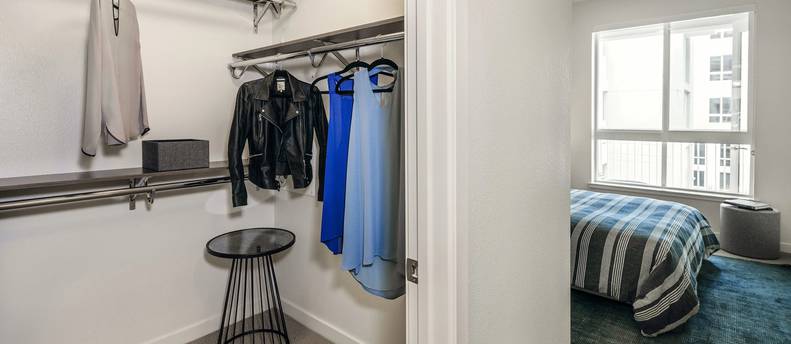 Master Bedroom (2hrs) Private Bathroom, Walk-in Closet, City View