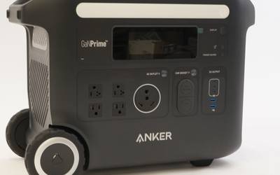 Anker SOLIX F2600 Quiet Portable Power Station Generator- 2560Wh｜2400W for events, blackouts, camping