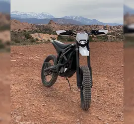 Surron Ultra Bee (Electric Dirtbike)